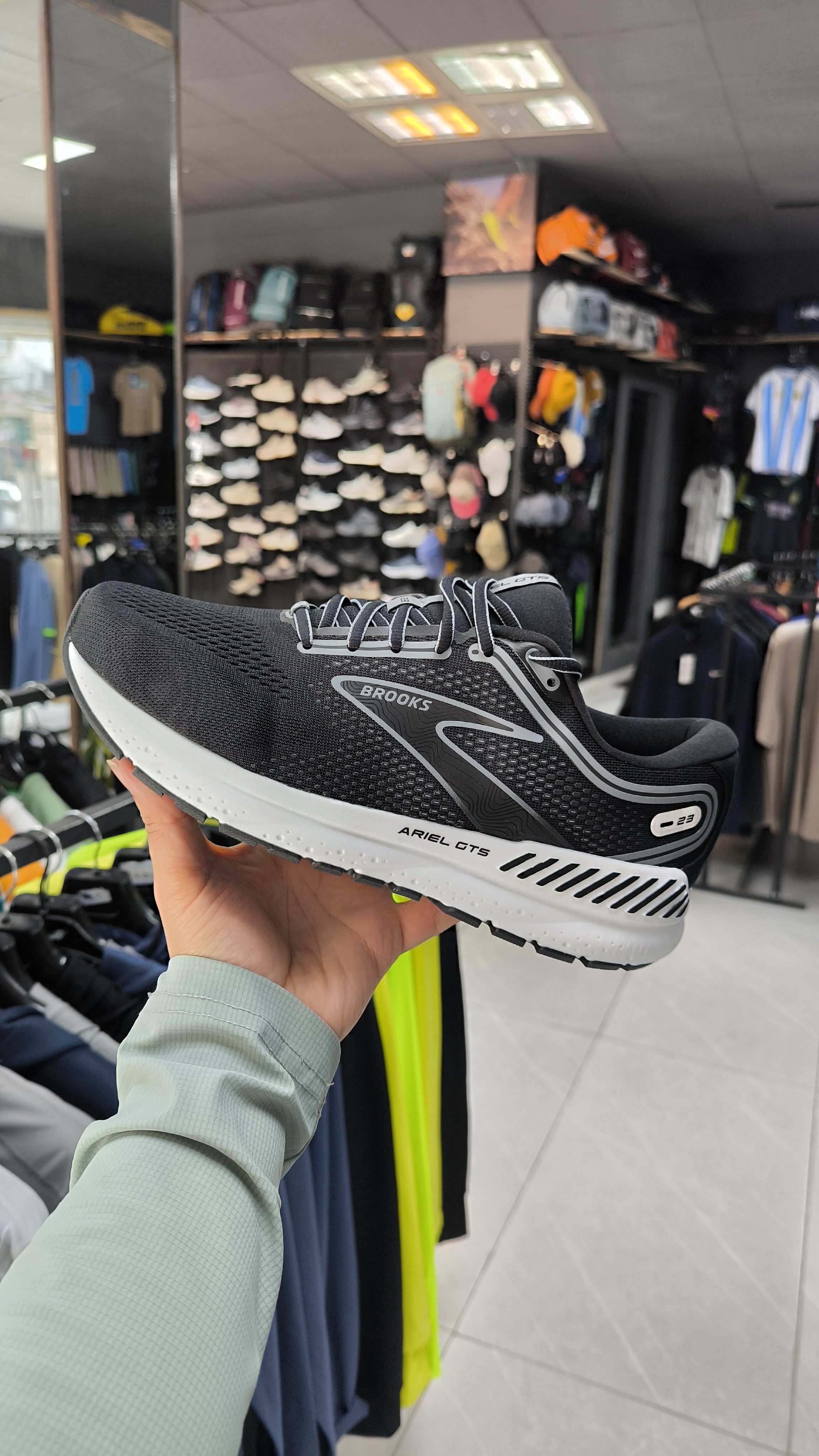 کتونی اورجینال بروکس مدل آریل، brooks Ariel GTS23 - تصویر 1